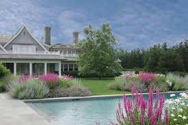 12 Stunning Hamptons Style Gardens Hampton Garden Farmhouse Garden Backyard Landscaping