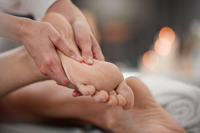 7 cách massage chân dễ ngủ ngay tại nhà vô cùng đơn giản