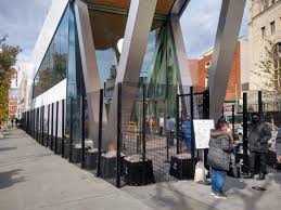 New york city is not known for its peace and quiet, and downtown brooklyn's atlantic terminal offers plenty of commotion both above and below ground, neil ahead of its grand opening to the public this saturday, appleinsider took a tour of the new apple store, located at the intersection of flatbush. Norman Oder On Twitter Sturdy Fencing Going Up Around The Apple Store On Flatbush Avenue Hanson Place Downtown Brooklyn Near Atlanticterminal Nothing At The Adjacent Whole Foods However Https T Co Uwpeoscfhj