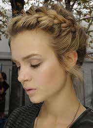 For the shorter length of hair, this hairstyle will look elegant and gorgeous. Cute French Braid Hairstyle For Prom Women Hairstyles