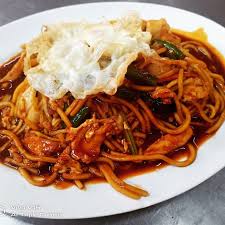Panaskan minyak dan tumis bawang putih sehingga kekuningan. Mee Goreng Geng S Corner Kedai Makan Upin Ipin Flava Facebook