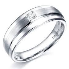 Achetez la dernière collection de bague homme diamant en ligne, parcourez la bague en diamant pour homme de haute qualité pour mariage, fiançailles et occasions spéciales. Bague Anneau Moderne Homme Or Blanc Et Diamant Central 0 083ct