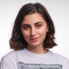 Kat Davis's Instagram, Twitter & Facebook