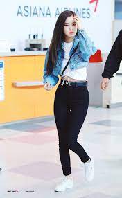Roses fashion differs depending on her mood. Pin By Alyssa Dela Cruz On Blackpink ãƒ­ã‚¼ 2 Blackpink Fashion Airport Fashion Kpop Fashion