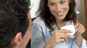 Reize eine frau, fordere sie heraus und. Korpersprache Das Machen Frauen Beim Flirten Falsch Welt