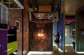 Wilayah persekutuan kuala lumpur adalah salah satu dari tiga buah wilayah persekutuan malaysia, dan juga sebuah enklaf dalam negeri selangor, di pantai barat tengah semenanjung malaysia. 8 Gambar Pemandangan Menarik Rumah Terbalik Pertama Di Kl Media Sensasi