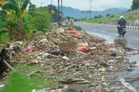 Tumpukan sampah yang berserakan di jalanan dan di sungai bukan pemandangan baru lagi buat orang indonesia. Jadi Tempat Pembuangan Sampah Bypass Bil Selalu Banjir Kebencanaan