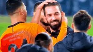 Bonservisi barcelona kulübünde bulunan arda turan i̇spanyol kulübü tarafından fenerbahçe'ye önerildi. Arda Turan Fenerbahce Galibiyeti Sonrasi Agladi