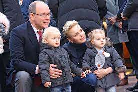 Charlene von monaco gilt ja eigentlich als eher zurückhaltende person. Furst Albert Ii Von Monaco So Ticken Seine Zwillinge Gala De