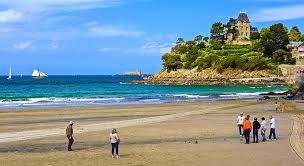 Que ce soit pour les vacances d'été ou d'hiver, vous trouverez toujours l'immense plage d'omaha beach et un littoral naturel préservé. Top 10 Des Plus Belles Villes De Bretagne