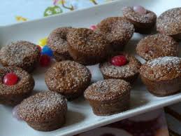 Petits Gateaux Mousseux Au Chocolat Sans Beurre Ni Sucre Pour Les Gouters D Enfant La Medecine Passe Par La Cuisine Gateau Mousse Chocolat Chocolat Paques Chocolat