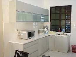 Pada kabinet kitchen set aluminium untuk yang double layer itu tidak nampak rangka sama sekali dan untuk yang singgle layer masih terlihat rangka pada bagian dalam kabinet kitchen set. Model Kitchen Set Aluminium Desain Lemari Dapur Desain Dapur Dapur