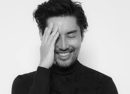 El venezolano Fernando Chang rompe estereotipos en el mundo de la moda