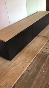 Tv Meubel Strak En Modern In Kleur Naar Wens Hier In Zwart Met Eiken Blad Maatwerk Tv Meubel Van Oud Is Nieuw S Interieur Interieur Woonkamer Huis Interieur