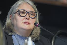 Pierce advances from primary in Alaska governor's race