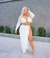 17 7k Likes 615 Comments Taya Christian Thedoctorbae On Instagram Hearing Your Heels Click On The Floor Sound Hot Dress Fashion Plus Size Girls