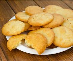 100gr di parmigiano grattugiato, 100gr di farina, 70gr di burro, 1 pizzico di sale, 1 pizzico. Biscotti Al Parmigiano Un Antipasto Sfizioso Ed Originale