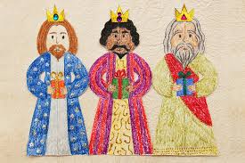 The three kings receive help from its numerous pages to be able to distribute all gifts during this magical night. Paper Three Kings Chain Kids Crafts Fun Craft Ideas Firstpalette Com