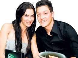 He hasn't got marriage yet. Mesut Ozil Biography Religion Girlfriend And Parents Hubpages