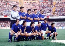 Sono ormai passati molti anni dalla fondazione della nazionale calcio tv, molto si è fatto e molto si dovrà fare, la volontà di tutti noi per poter dare qualcosa in più e l'intenzione di migliorarsi esiste, la partecipazione deigiocatori è sempre stata importante, da molti. File Nazionale Di Calcio Dell Italia Italia 90 Jpg Wikipedia