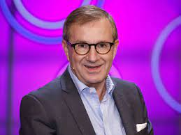 Er ist seit oktober chefsprecher der tagesschau im ersten deutschen fernsehen. Jan Hofer Ard Verrat Wie Viel Tagesschau Sprecher Verdienen Reich Werden Kann Man Nicht Stars