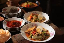Misalnya saja rendang daging atau opor ayam untuk pelengkap ketupat. 6 Ketupat Lebaran Dari Berbagai Daerah Untuk Sajian Idul Fitri Dirumahaja Kumparan Com