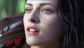 H Xionath Kai O Kynhgos Snow White And The Huntsman Toy Roypert Santers 2012 Myfilm Gr