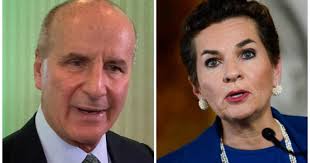 No dan campo! Carro mal parqueado obstaculiza paso de bomberos