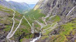 The troll ladder) is a mountain road in rauma, norway, part of norwegian national road 63 connecting åndalsnes in rauma and valldal in norddal. Trollstigen Mit Dem Wohnmobil Tipps Zum Fahren In Norwegen