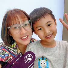 CARLOS FISH SKIN CHIPS 酥脆鱼皮零食酥脆港式鱼皮零食，打造现代人的全新口感。  ‼️没有任何添加剂‼️无色素‼️无防腐剂三种口味1）原味(Original)/100g 2）咸蛋(Salted