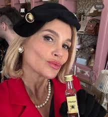 Dona de Mim: após chantagear Samuel, Mirna Vargas faz as fotos da campanha  da Boaz