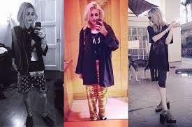 Frances bean cobain joined up with wild designer and honoree jeremy scott for the daily front row fashion awards at the beverly hills hotel's crystal ballroom on sunday night in los angeles. Frances Bean Cobain Tumblr Frances Bean Cobain Grunge Fashion Fashion Outfits