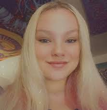 Alicia Maze's Instagram, Twitter & Facebook