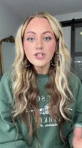 Karla Ewing's Instagram, Twitter & Facebook