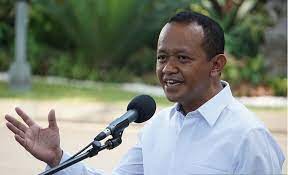 Bahlil lahadalia is the chairman of indonesia investment coordinating board, he was born in north maluku. Mulai Sore Ini Kepala Bkpm Bahlil Lahadalia Melarang Ekspor Bijih Nikel Indopolitika Com