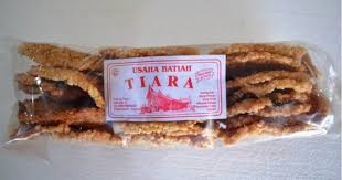 Siapkan panci dengan 1 liter air dan letakkan di atas kompor lalu nyalakan apinya. Jajanan Favorit Khas Sumatera Barat Yang Murah Meriah