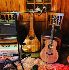 A nice evening for acoustic music at the historic @wolf_creek_tavern_ 6-9pm  #wolfcreektavern #colinjohnmusic #weissenborn #taylorguitars