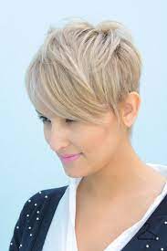 The hair on the top is cut horizontally with longer proportions and the sides and back cut shorter. Pin On Hair