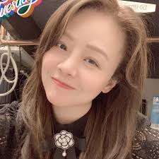 這二天，有個董事長特助妹子出名她是太子集團在台空殼公司之xx公司董事長特助，她這個特助的功能應該就只是花瓶