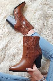 I bottines et boots pour femmes à petits prix boots à clous, boots à talon,, bottines, bottes motardes… bénéficiez de la livraison gratuite ! Bottines Santiag Marron Bottines Santiags Bottines Marron Bottines
