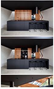 Association Tres Reussie Pour Cette Cuisine Alliant Le Noir Mat Pour Son Ilot Et Le Bois Sombr Design De Cuisine Moderne Cuisine Moderne Cuisine Design Moderne