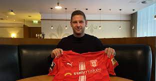 Stipe vučur (born 22 may 1992) is an austrian footballer of croatian descent who plays as a central defender for croatian club hajduk split. Hfc Verpflichtet Stipe Vucur Hallescher Fc E V Hallescher Fussball Club Halle Fussball 3 Liga Sachsen Anhalt