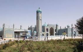 کشور افغانستان مسجدهای فراوانی دارد که می‌توان مسجد کبود مزار شریف را یکی از زیباترین مساجد آنجا را دانست که به یکی از جاذبه های گردشگری افغانستان تبدیل شده است. Ù…Ø²Ø§Ø± Ø´Ø±ÙŠÙ Ø§Ù„Ù…Ø¹Ø±ÙØ©