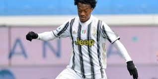 ¿de dónde es juan guillermo cuadrado? Juan Guillermo Cuadrado Continuara En La Juventus Hasta El 2023 Serie A Futbolred