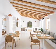 Warm Materials Give A Mediterranean Essence To A Restaurant In Spain Mediterranean Interior Design Mediterranean Homes Luxury Mediterranean Homes