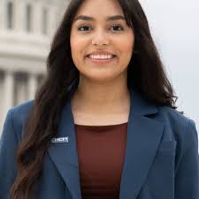 Giselle Moreno's Instagram, Twitter & Facebook