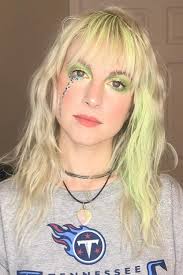 (pls for the love of dog just indulge me) havent totally recognized myself in the mirror the last couple days but weirdly i've felt more like myself on the inside 💛 haven't felt that since @colormebrian bleached my hair 2 summers ago. Hayley Williams Hairstyles Hair Colors Steal Her Style