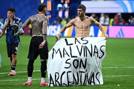 Comitê da Fifa analisará manifestação de jogadores da Argentina com bandeira das Malvinas na semifinal contra a Inglaterra