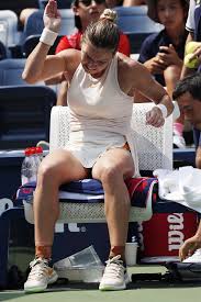 Simona halep (românia, 29 de ani) a fost martoră la cel mai ciudat moment de la us open 2021! No 1 Tennis Star Simona Halep Falls In First Round Of 2018 Us Open Footwear News