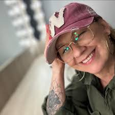 Dziś trochę w nawiązaniu do mojego ostatniego posta. Koleżanka przesłała mi  info o fajnej inicjatywie w USA. Melissa Hunter, autorka i producentka TV  zaproponowała na Twitterze, aby zamiast list typu "30 młodych,